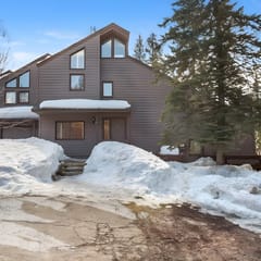 East Vail Townhome - Hot Tub & Close to Bus Stop