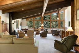 Large East Vail Chalet - Hot Tub & Close to Bus - Image 2
