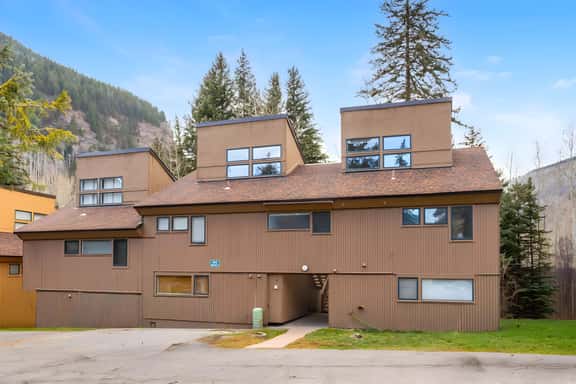 East Vail Corner Unit - Steps to Bus & Hot Tub - Image 1