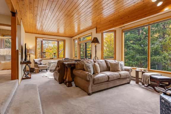 Golf Course Townhome - Livable Space & Privacy - Image 1