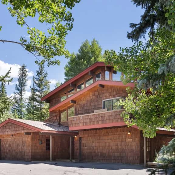 Large East Vail Chalet - Hot Tub & Close to Bus - Image 1
