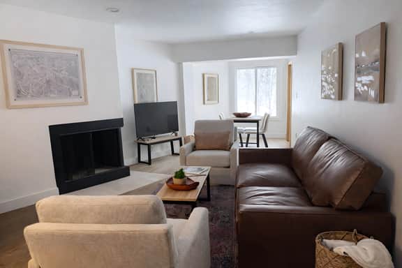 Fallridge Condo - Summer Pool & Close to Golf Club