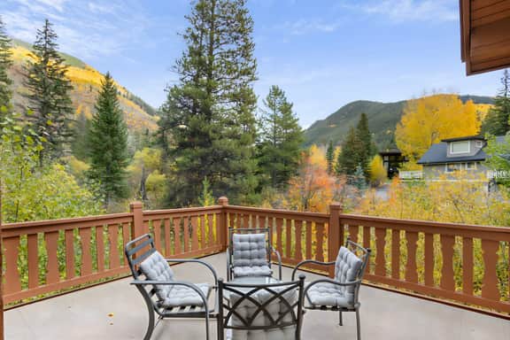 Spacious East Vail Home - Private Hot Tub Near Bus
