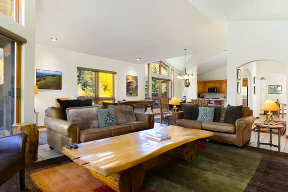 Large East Vail Home - Hot Tub & Steps to Bus Stop
