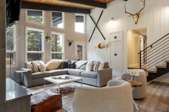 West Vail Home - Hot Tub, Fireplace & Steps to Bus