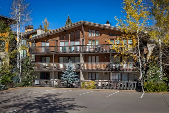 Vail Village Condo - Pet Friendly Walk to Ski Lift