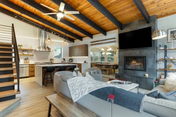West Vail Home - Hot Tub, Fireplace & Steps to Bus